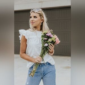 EUC LOFT FLUTTER TOP